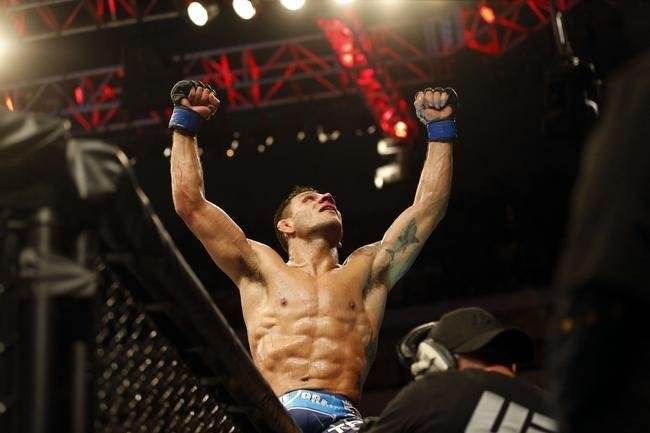 Fotos da vitria de Rafael dos Anjos, que valeu o cinturo dos leves do UFC