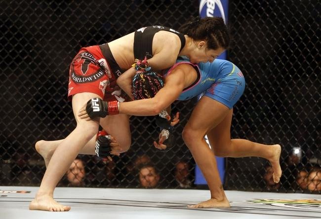 Imagens da vitria de Joanna Jedrzejczyk, que conquistou o cinturo peso palha do UFC