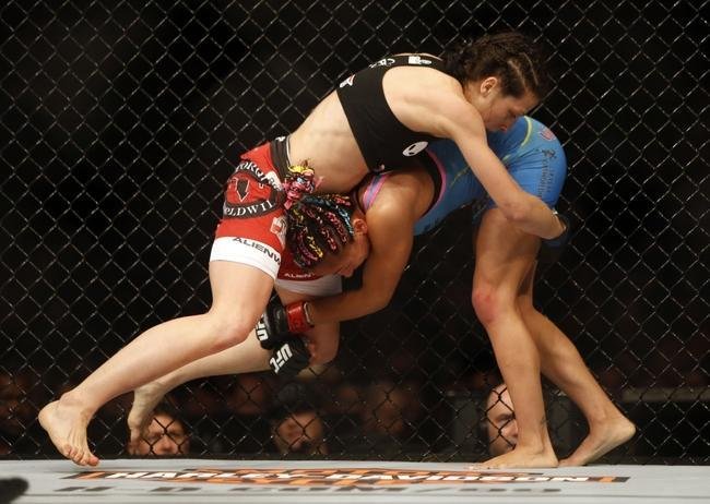 Imagens da vitria de Joanna Jedrzejczyk, que conquistou o cinturo peso palha do UFC