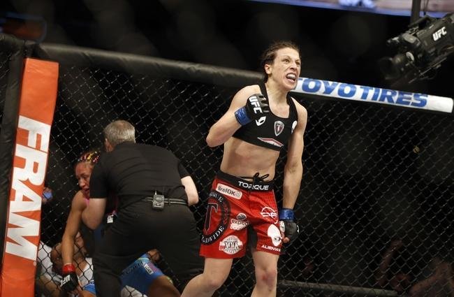 Imagens da vitria de Joanna Jedrzejczyk, que conquistou o cinturo peso palha do UFC