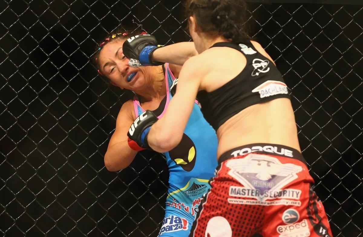 Imagens da vitria de Joanna Jedrzejczyk, que conquistou o cinturo peso palha do UFC