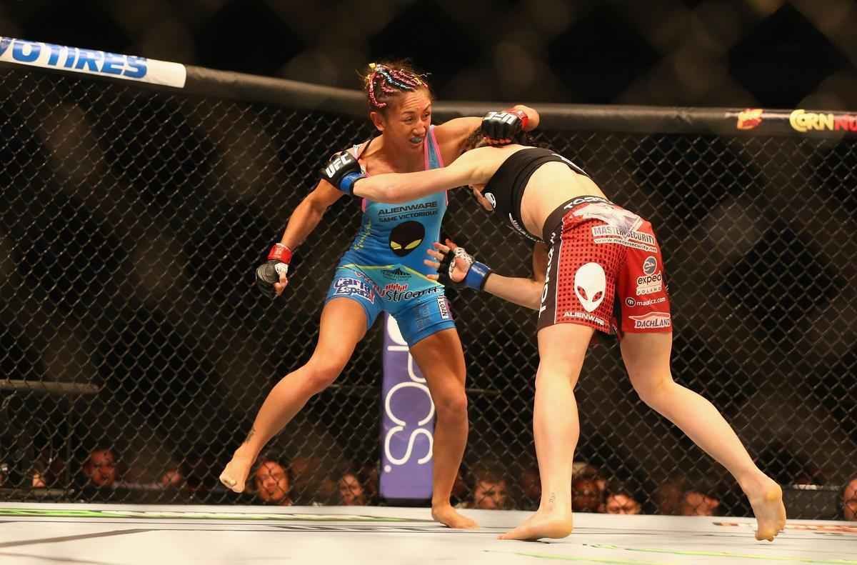 Imagens da vitria de Joanna Jedrzejczyk, que conquistou o cinturo peso palha do UFC