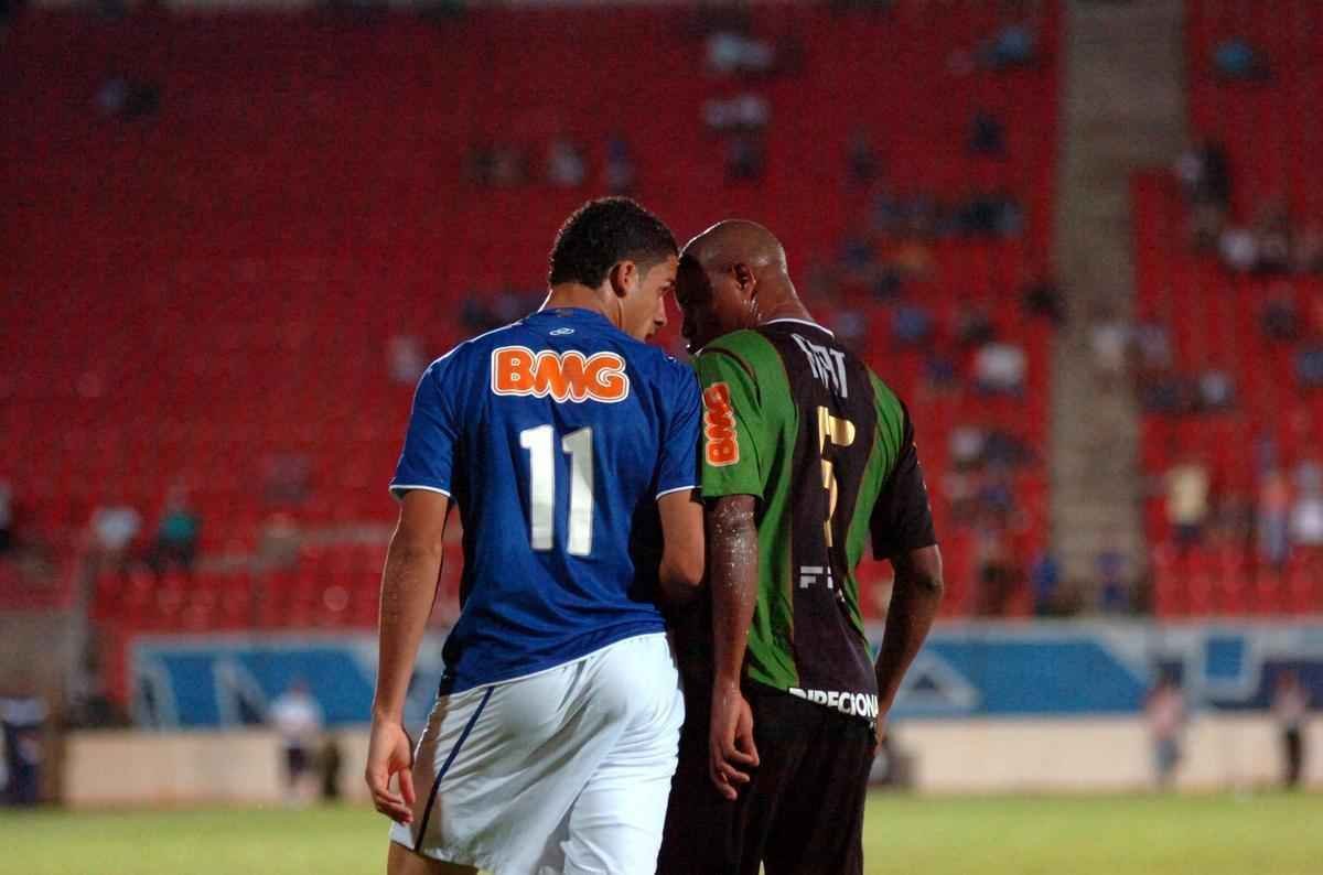 Dudu (volante) - apelidado de Pitbull, atuou no clube entre 2007 e 2012, quando disputou 216 jogos e marcou 11 gols, conquistando, por exemplo, o ttulo da Srie C de 2009. Aos 33 anos, o volante integra o elenco da URT que disputa o Mdulo I do Mineiro.