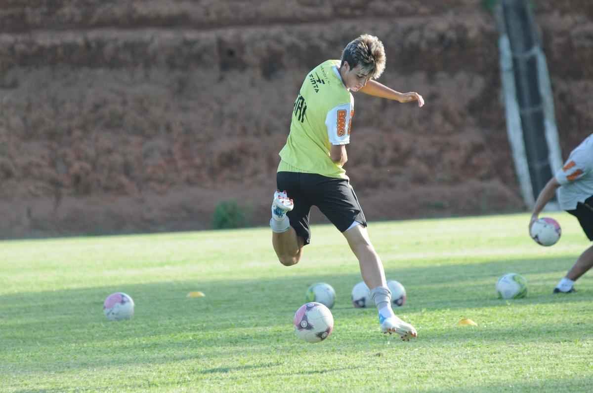 China (volante) - capito do time campeo brasileiro sub-20, o jogador chegou a emplacar boas atuaes, mas no teve grande sequncia. Em 2013 esteve perto de ser negociado com o Sporting Braga-POR, porm uma grave leso no joelho direito impediu a ida do atleta ao futebol europeu. Depois de se recuperar do problema, China chegou a acertar com o Deportivo Leonesa, clube da Terceira Diviso da Espanha, contudo voltou a se lesionar. O meio-campista de 22 anos se recupera nas instalaes do prprio Amrica, pelo qual jogou 27 partidas como profissional e marcou um gol em cobrana de pnalti.