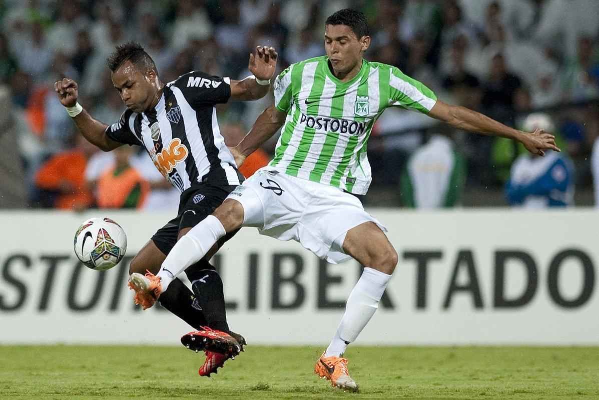 Também pela Copa Libertadores de 2014, o Atlético enfrentou o Atlético Nacional na Colômbia e acabou derrotado por 1 a 0. No jogo de volta, o alvinegro empatou e acabou eliminado
