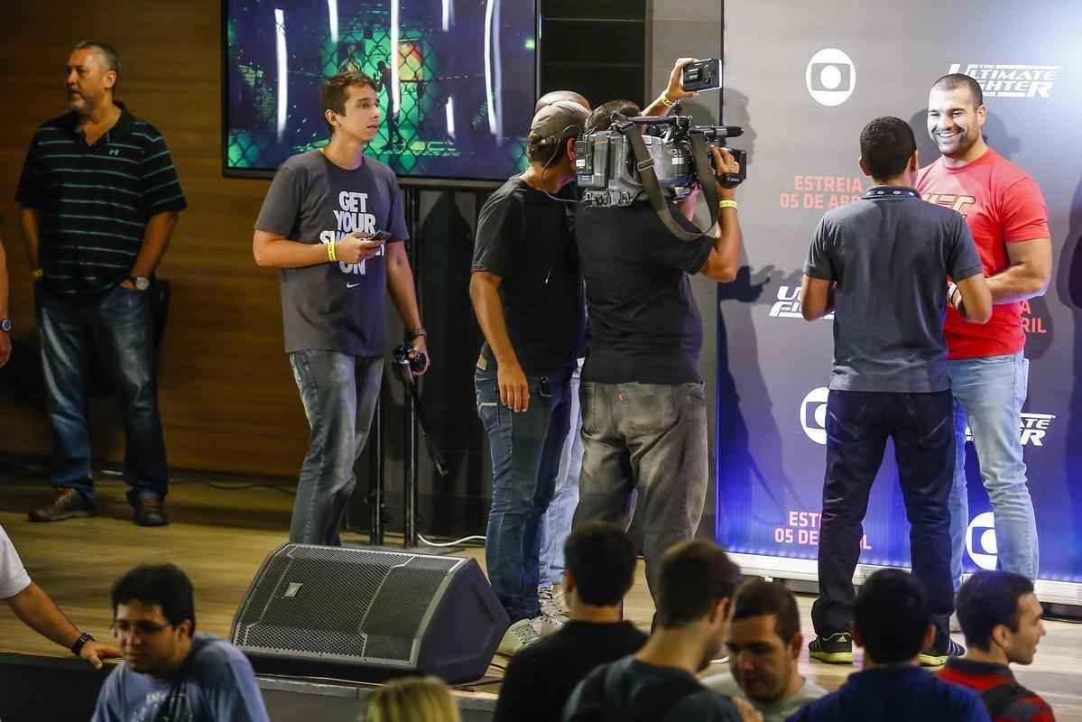 Lanamento da quarta temporada do TUF Brasil reuniu os treinadores das equipes, Mauricio Shogun e Rodrigo Minotauro, ao lado do auxiliar, o irmo Rogrio Minotouro 