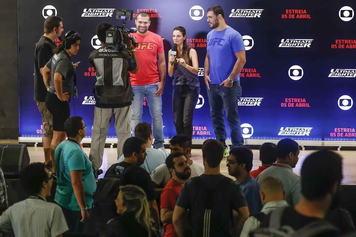 Lanamento da quarta temporada do TUF Brasil reuniu os treinadores das equipes, Mauricio Shogun e Rodrigo Minotauro, ao lado do auxiliar, o irmo Rogrio Minotouro 