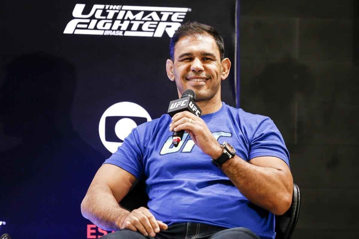 Lanamento da quarta temporada do TUF Brasil reuniu os treinadores das equipes, Mauricio Shogun e Rodrigo Minotauro, ao lado do auxiliar, o irmo Rogrio Minotouro 