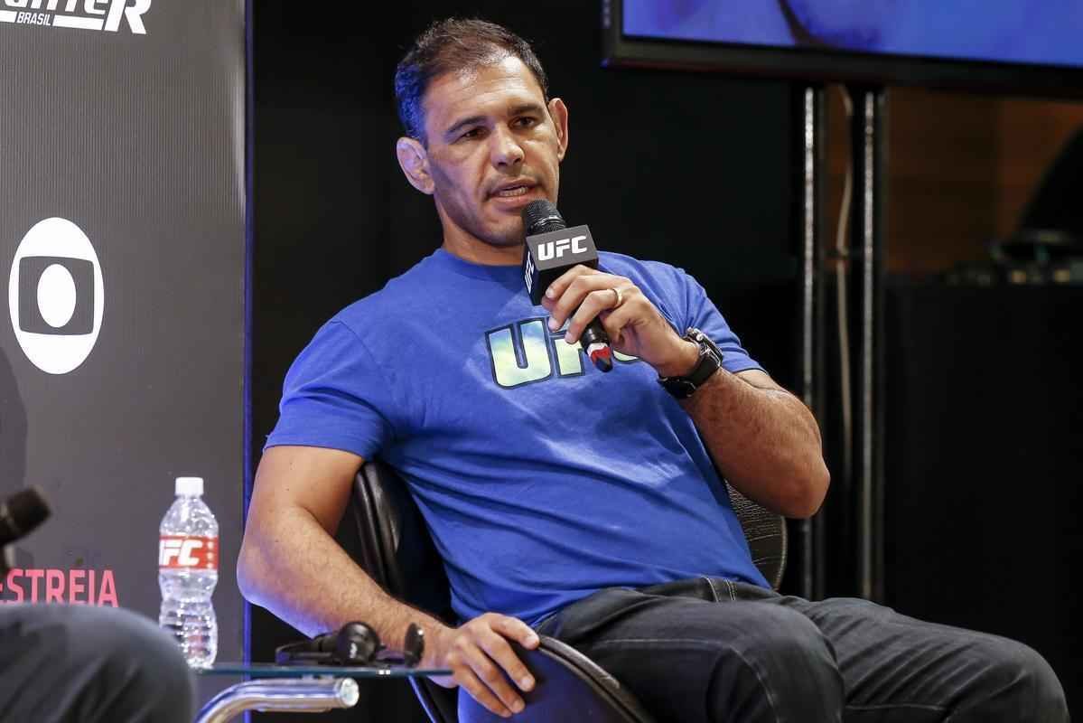 Lanamento da quarta temporada do TUF Brasil reuniu os treinadores das equipes, Mauricio Shogun e Rodrigo Minotauro, ao lado do auxiliar, o irmo Rogrio Minotouro 