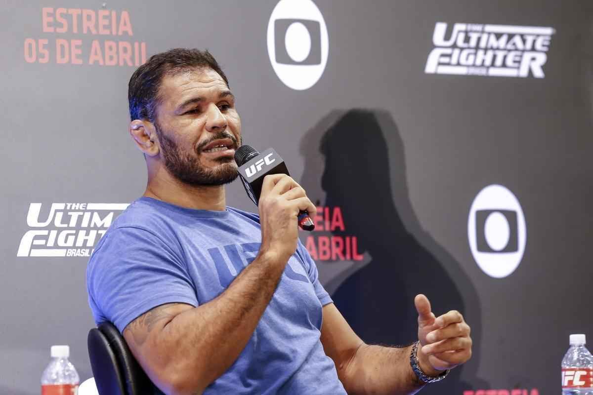 Lanamento da quarta temporada do TUF Brasil reuniu os treinadores das equipes, Mauricio Shogun e Rodrigo Minotauro, ao lado do auxiliar, o irmo Rogrio Minotouro 