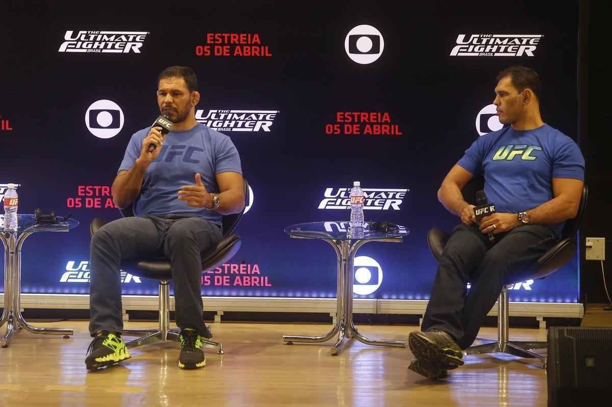 Lanamento da quarta temporada do TUF Brasil reuniu os treinadores das equipes, Mauricio Shogun e Rodrigo Minotauro, ao lado do auxiliar, o irmo Rogrio Minotouro 