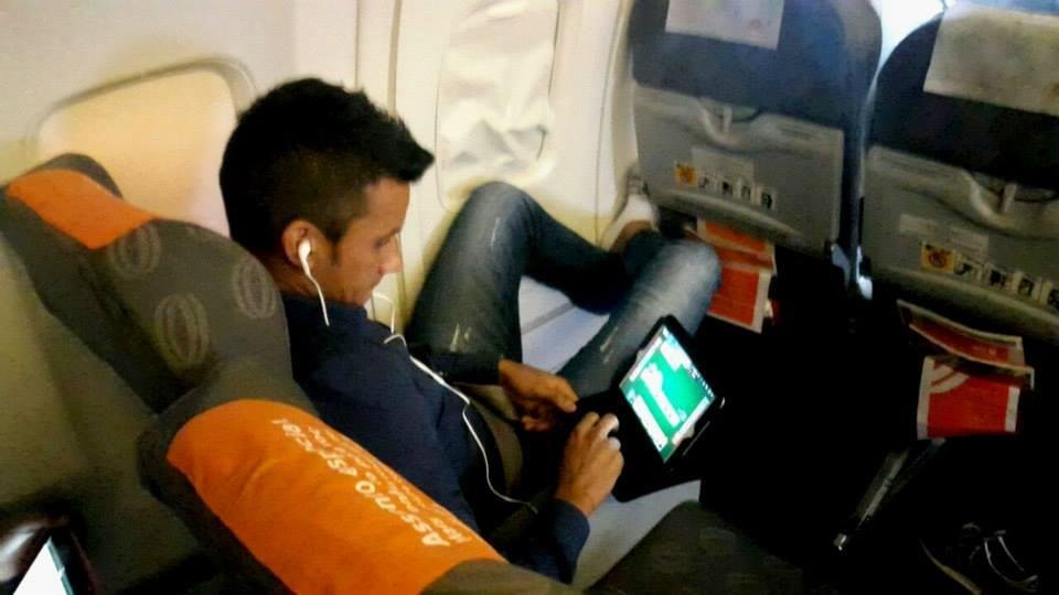 Henrique se divertiu com um tablet