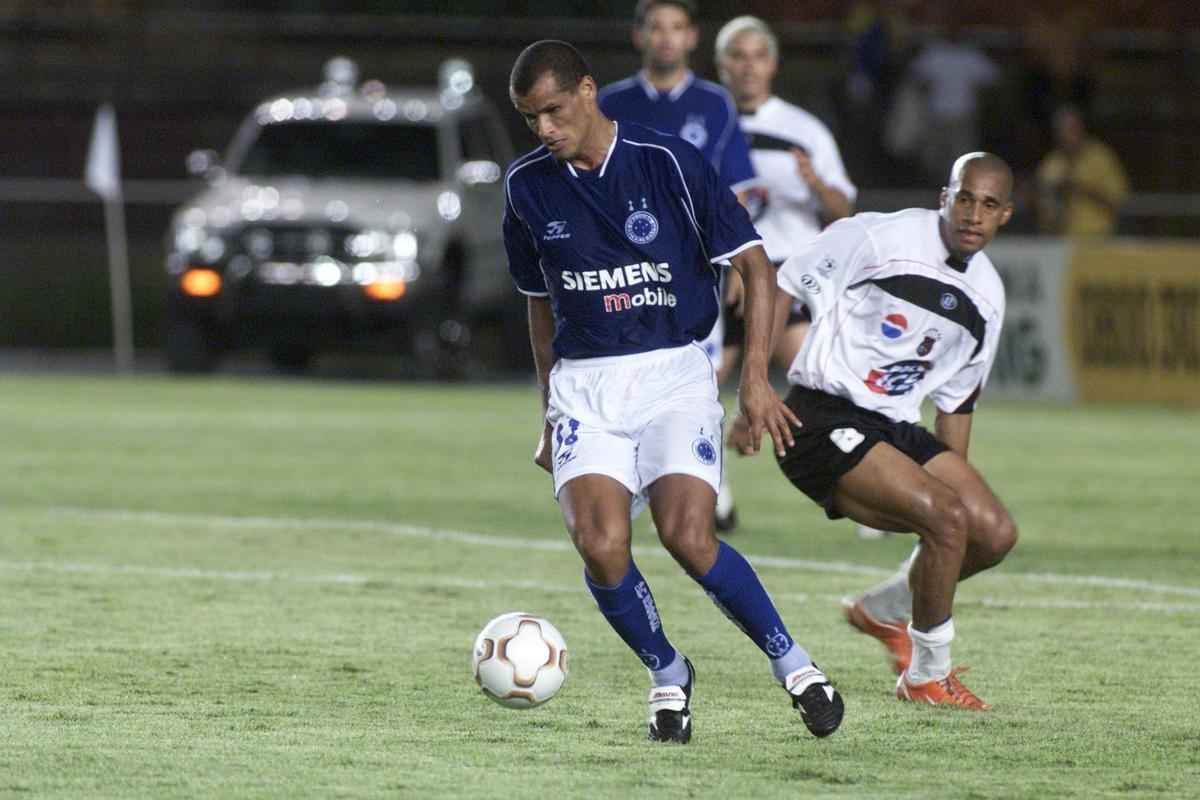 Em 2004, o Cruzeiro tinha um time recheado de estrelas, como Alex e Rivaldo, e derrotou o Caracas por 3 a 1 na primeira fase da Libertadores