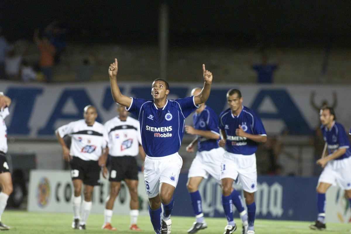 Felipe Melo tambm marcou contra o Caracas em 2004