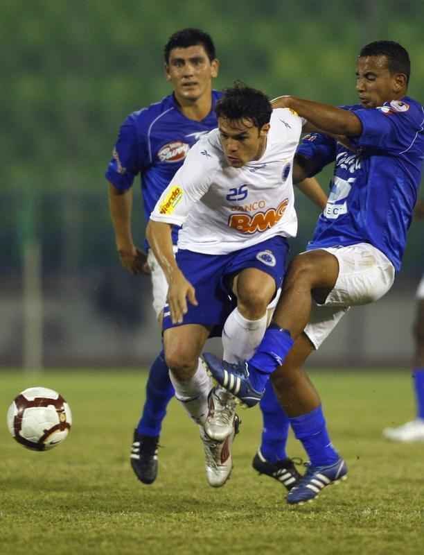 Em 2010, Cruzeiro empatou por 2 a 2 com o Deportivo Itlia, na Venezuela