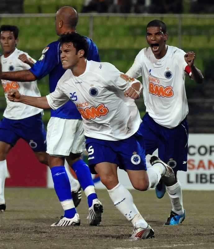 Kleber marcou um dos gols do Cruzeiro no empate com o Deportivo Itlia