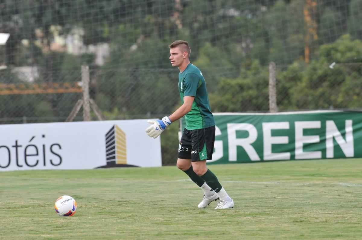 Imagens do treino coletivo do Amrica desta quarta-feira (18/03). Rubens marcou para os titulares e Rodrigo Silva empatou para os reservas: 1 a 1.