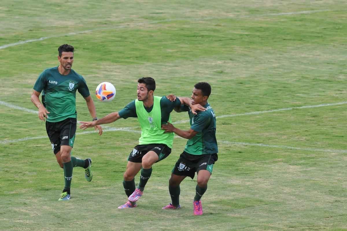 Imagens do treino coletivo do Amrica desta quarta-feira (18/03). Rubens marcou para os titulares e Rodrigo Silva empatou para os reservas: 1 a 1.