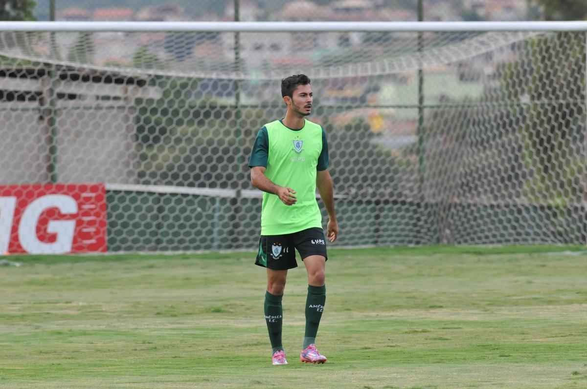 Imagens do treino coletivo do Amrica desta quarta-feira (18/03). Rubens marcou para os titulares e Rodrigo Silva empatou para os reservas: 1 a 1.