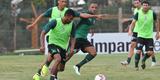 Imagens do treino coletivo do Amrica desta quarta-feira (18/03). Rubens marcou para os titulares e Rodrigo Silva empatou para os reservas: 1 a 1.