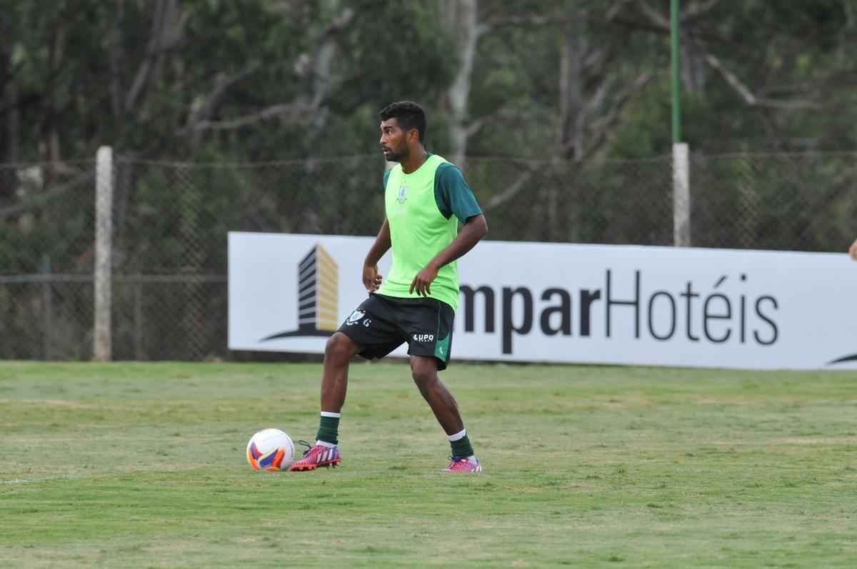 Imagens do treino coletivo do Amrica desta quarta-feira (18/03). Rubens marcou para os titulares e Rodrigo Silva empatou para os reservas: 1 a 1.