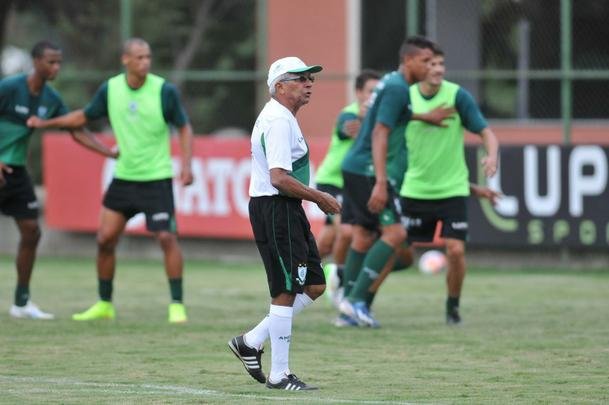 Imagens do treino coletivo do Amrica desta quarta-feira (18/03). Rubens marcou para os titulares e Rodrigo Silva empatou para os reservas: 1 a 1.