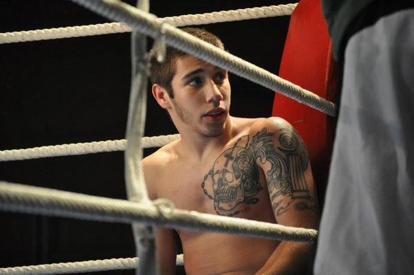 Matheus Nicolau (10-1), 21, Belo Horizonte, MG - Peso-Galo