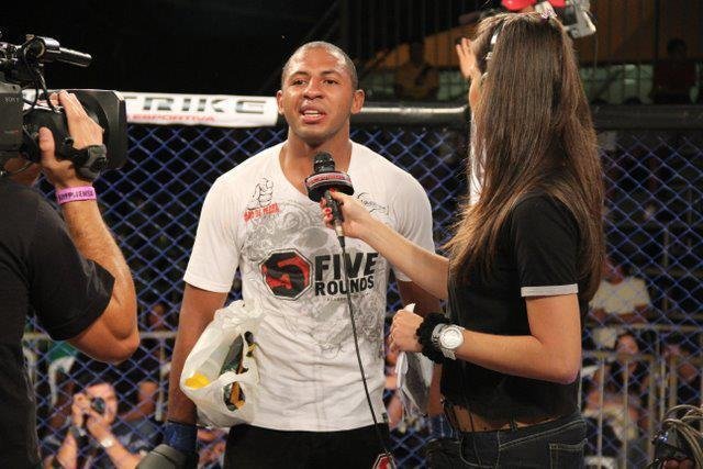 Carlos Costa 'Mistoca' (7-1), 23, Braslia, DF - Peso-Leve