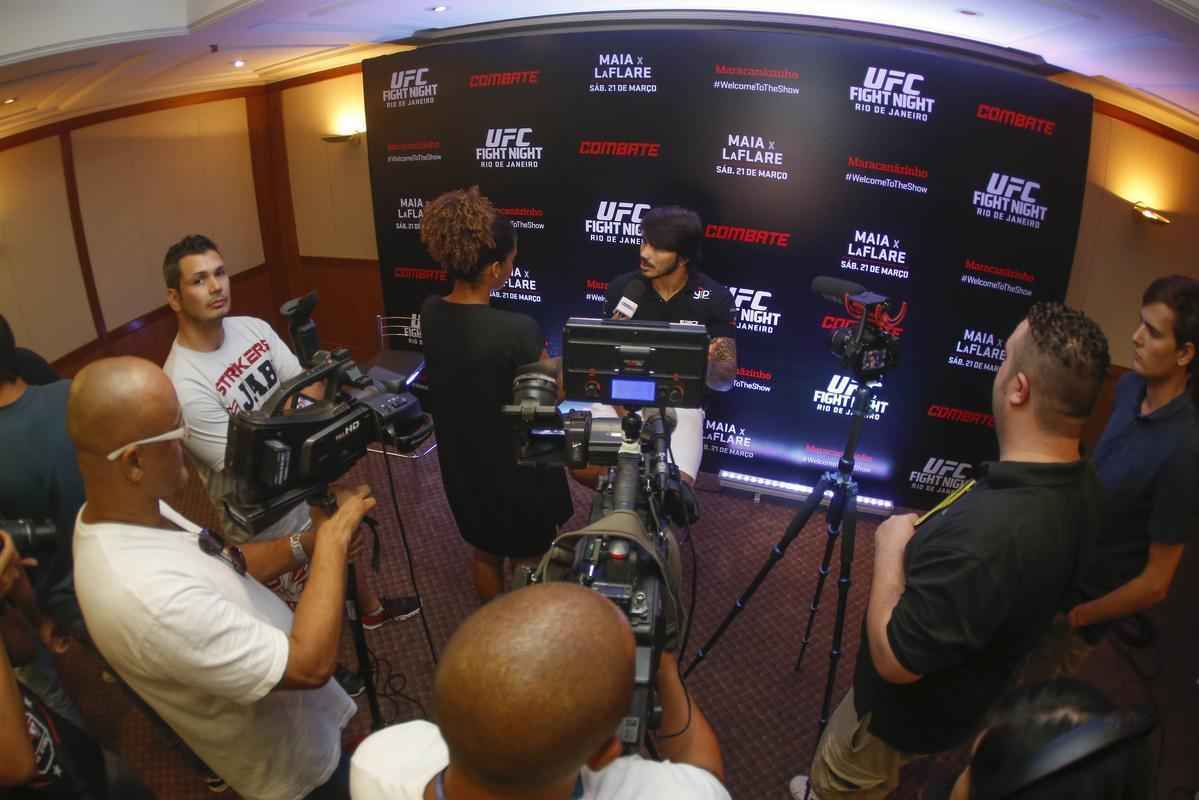 Imagens do Media Day do UFC Fight Night 62 - Erick Silva concede entrevista