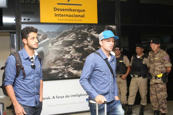 Leo e Willian Farias retornam a Minas Gerais depois de o Cruzeiro derrotar o Mineros, na Venezuela