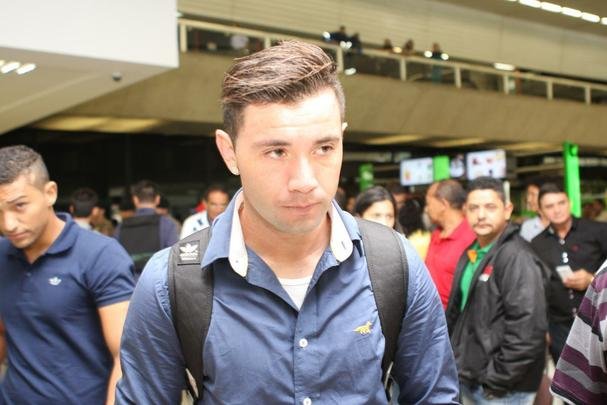 Mena retorna a Minas Gerais aps vitria do Cruzeiro sobre o Mineros, na Venezuela