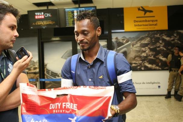 Autor de segundo gol do Cruzeiro na vitria sobre o Mineros, Marquinhos desembarca em Confins