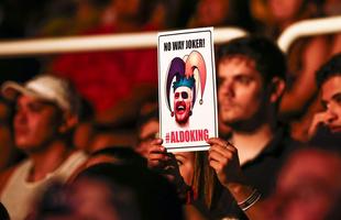 Encaradas de Aldo e McGregor, Ronda e Pitbull, no Rio de Janeiro - Fs ironizam o 'joker' McGregor