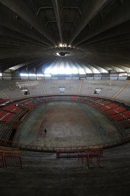 Palco de partidas histricas de vlei e futsal, o Mineirinho vai passar por reformas estruturais nos prximos meses. Em visita ao ginsio, na tarde desta sexta-feira, o ministro do Esporte, George Hilton (PR) anunciou verba de R$ 10 milhes para modernizao do teto, alm de impermeabilizao do telhado, reforma das pilastras e sistema de captao da gua da chuva.