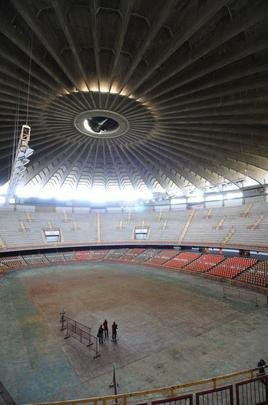 Palco de partidas histricas de vlei e futsal, o Mineirinho vai passar por reformas estruturais nos prximos meses. Em visita ao ginsio, na tarde desta sexta-feira, o ministro do Esporte, George Hilton (PR) anunciou verba de R$ 10 milhes para modernizao do teto, alm de impermeabilizao do telhado, reforma das pilastras e sistema de captao da gua da chuva.