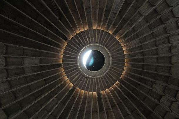 Palco de partidas histricas de vlei e futsal, o Mineirinho vai passar por reformas estruturais nos prximos meses. Em visita ao ginsio, na tarde desta sexta-feira, o ministro do Esporte, George Hilton (PR) anunciou verba de R$ 10 milhes para modernizao do teto, alm de impermeabilizao do telhado, reforma das pilastras e sistema de captao da gua da chuva.