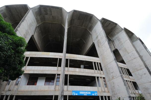 Palco de partidas histricas de vlei e futsal, o Mineirinho vai passar por reformas estruturais nos prximos meses. Em visita ao ginsio, na tarde desta sexta-feira, o ministro do Esporte, George Hilton (PR) anunciou verba de R$ 10 milhes para modernizao do teto, alm de impermeabilizao do telhado, reforma das pilastras e sistema de captao da gua da chuva.