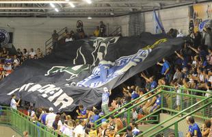 Cruzeiro e Minas duelaram no Ginsio do Riacho, em Contagem, para 2.200 espectadores