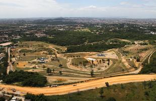 CENTRO DE HIPISMO - A pista da arena do CCE existente est sendo adaptada, com a implantao de sistema de irrigao e controle de vetores. Concluso prevista para o 2 trimestre de 2016