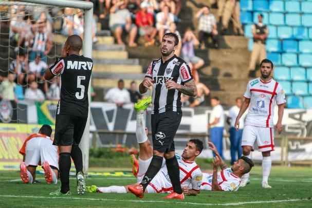 Com dois gols de Luan e um de Lucas Pratto, Atlético goleia Tombense por 3 a 0