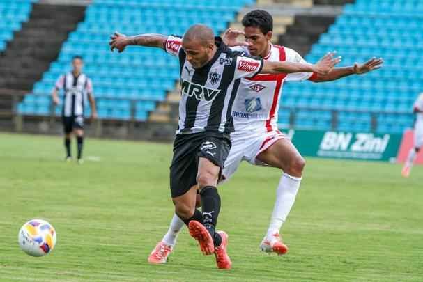 Com dois gols de Luan e um de Lucas Pratto, Atlético goleia Tombense por 3 a 0