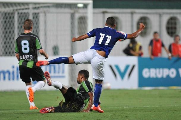 Imagens do clssico entre Amrica e Cruzeiro, no Independncia, pela nona rodada do Mineiro