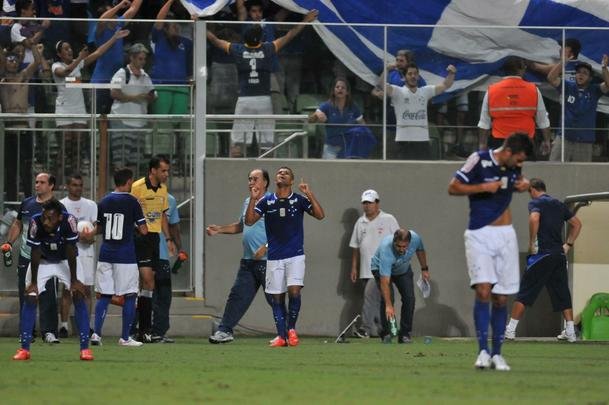 Imagens do clssico entre Amrica e Cruzeiro, no Independncia, pela nona rodada do Mineiro