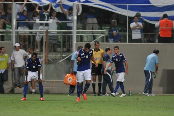 Imagens do clssico entre Amrica e Cruzeiro, no Independncia, pela nona rodada do Mineiro