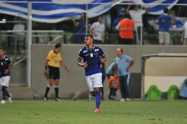 Imagens do clssico entre Amrica e Cruzeiro, no Independncia, pela nona rodada do Mineiro