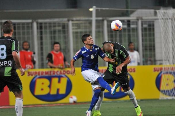 Imagens do clssico entre Amrica e Cruzeiro, no Independncia, pela nona rodada do Mineiro