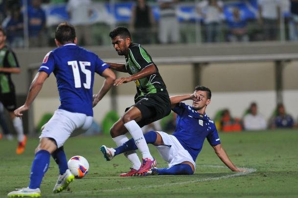Imagens do clssico entre Amrica e Cruzeiro, no Independncia, pela nona rodada do Mineiro