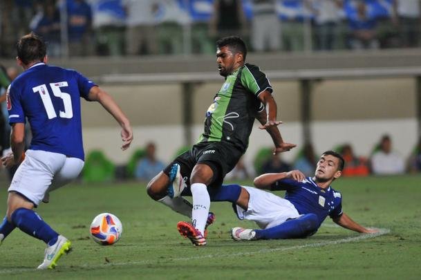 Imagens do clssico entre Amrica e Cruzeiro, no Independncia, pela nona rodada do Mineiro