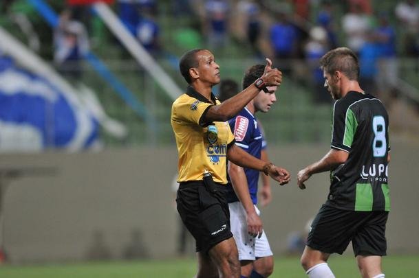 Imagens do clssico entre Amrica e Cruzeiro, no Independncia, pela nona rodada do Mineiro