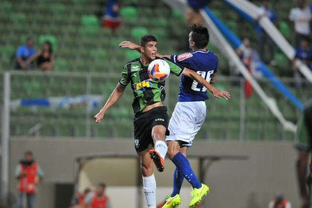 Imagens do clssico entre Amrica e Cruzeiro, no Independncia, pela nona rodada do Mineiro